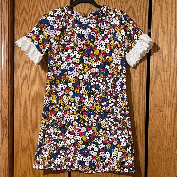 Ann Taylor Dresses & Skirts - Ann Taylor Floral Dress with Lace Sleeves